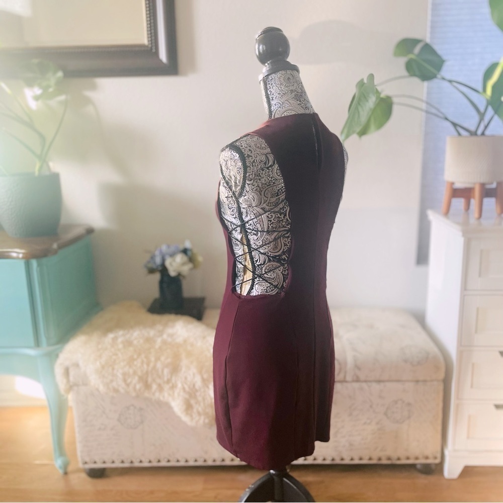 🏷️ 4/$25 Silence + Noise Urban Outfitters Lexie Crisscross Open-Side Mini Dress - Picture 9 of 15